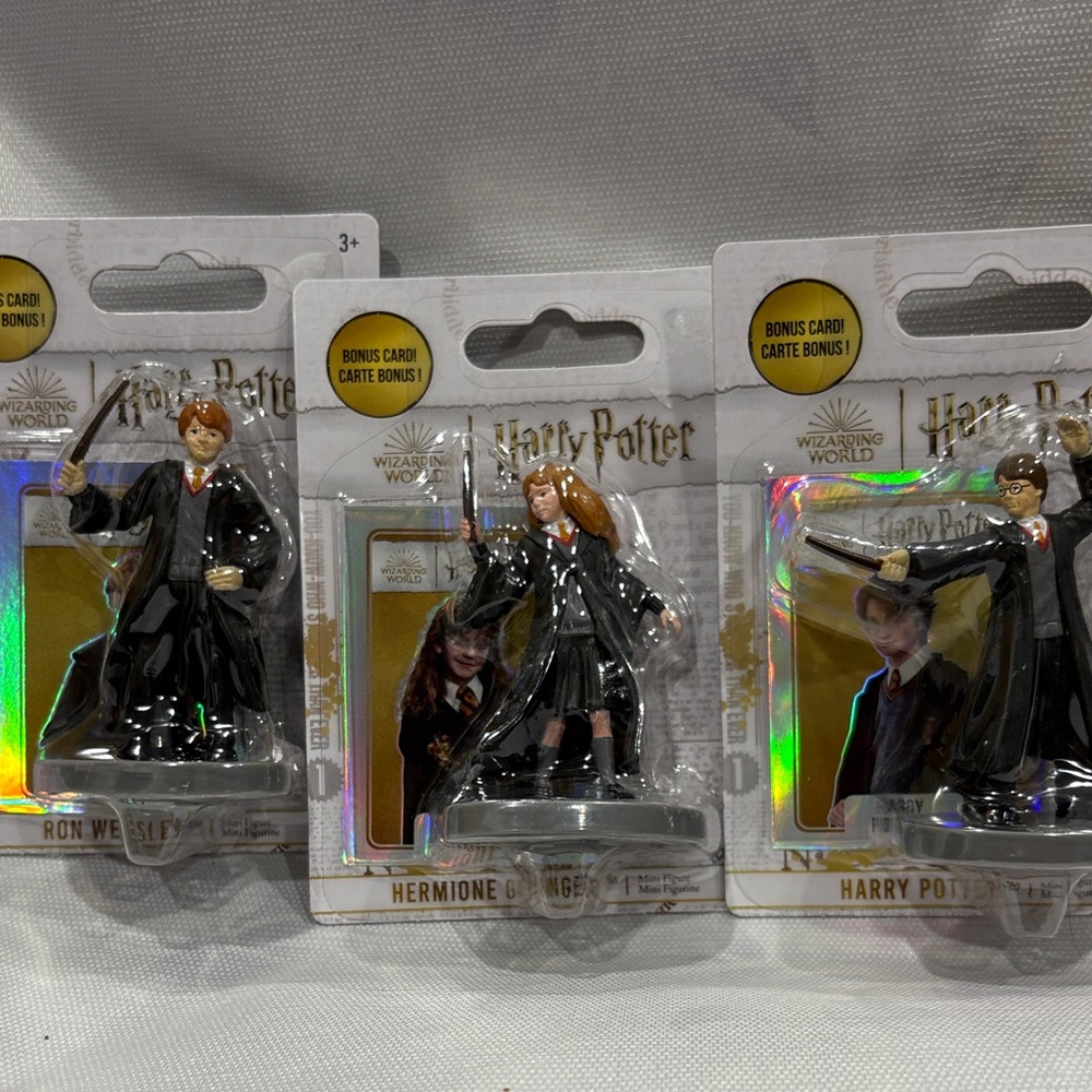 3 Harry Potter Wizarding World Mini Figure with Card Approximately 2inches tall